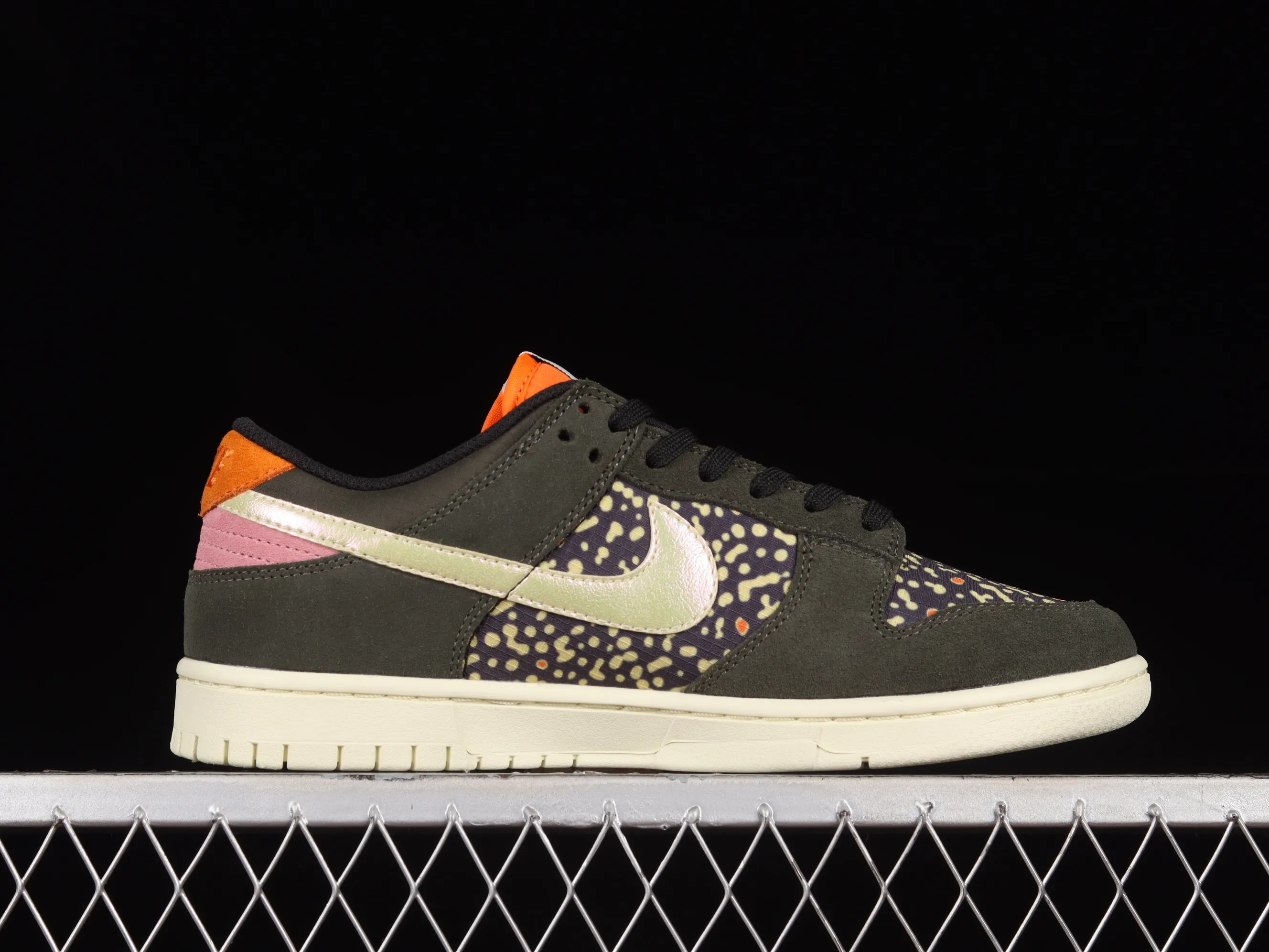 All categories Nk SB Dunk series Nk SB Dunk Low low-top sneakers Nk Dunk Low "Rainbow Trout" Yuyu joint model SB low-top casual sneakers FH7523-300